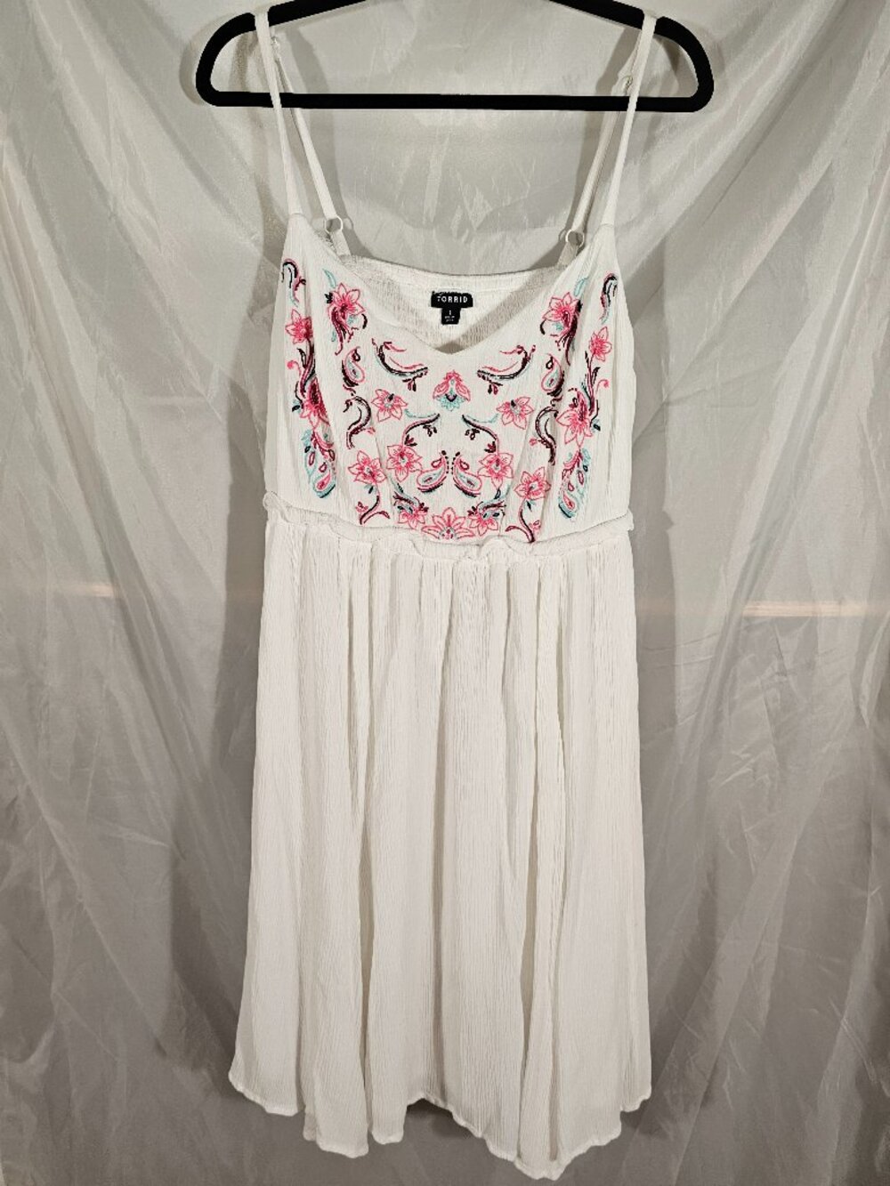 Torrid pretty white embroidered baby doll mini dress. Size 1